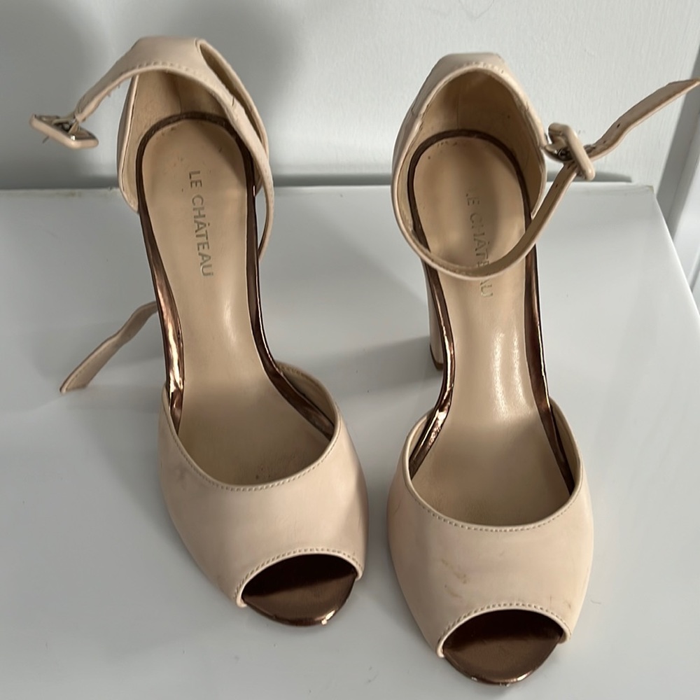 Le Chateau heels size 6